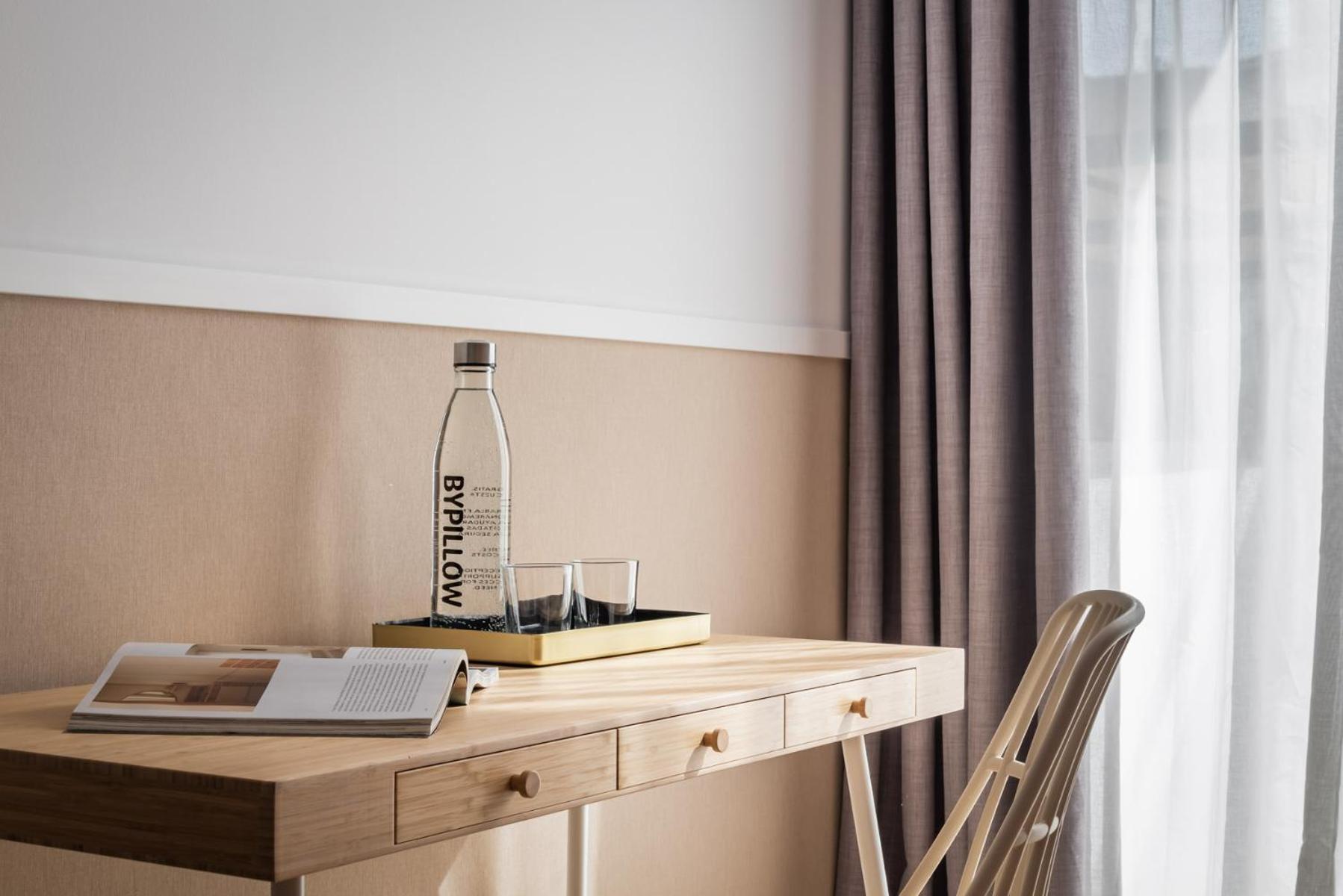 เฮาส์ บาย พิลโลว์ Hotel บาร์เซโลนา ภายนอก รูปภาพ