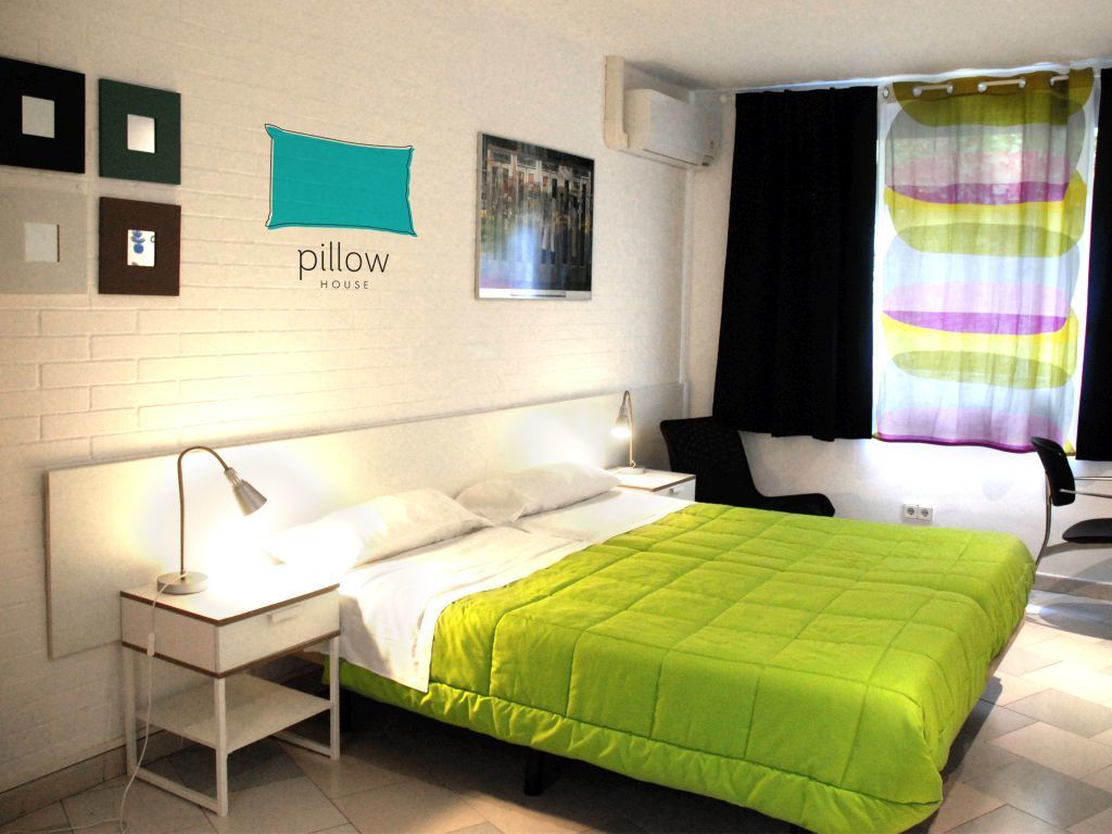 เฮาส์ บาย พิลโลว์ Hotel บาร์เซโลนา ภายนอก รูปภาพ